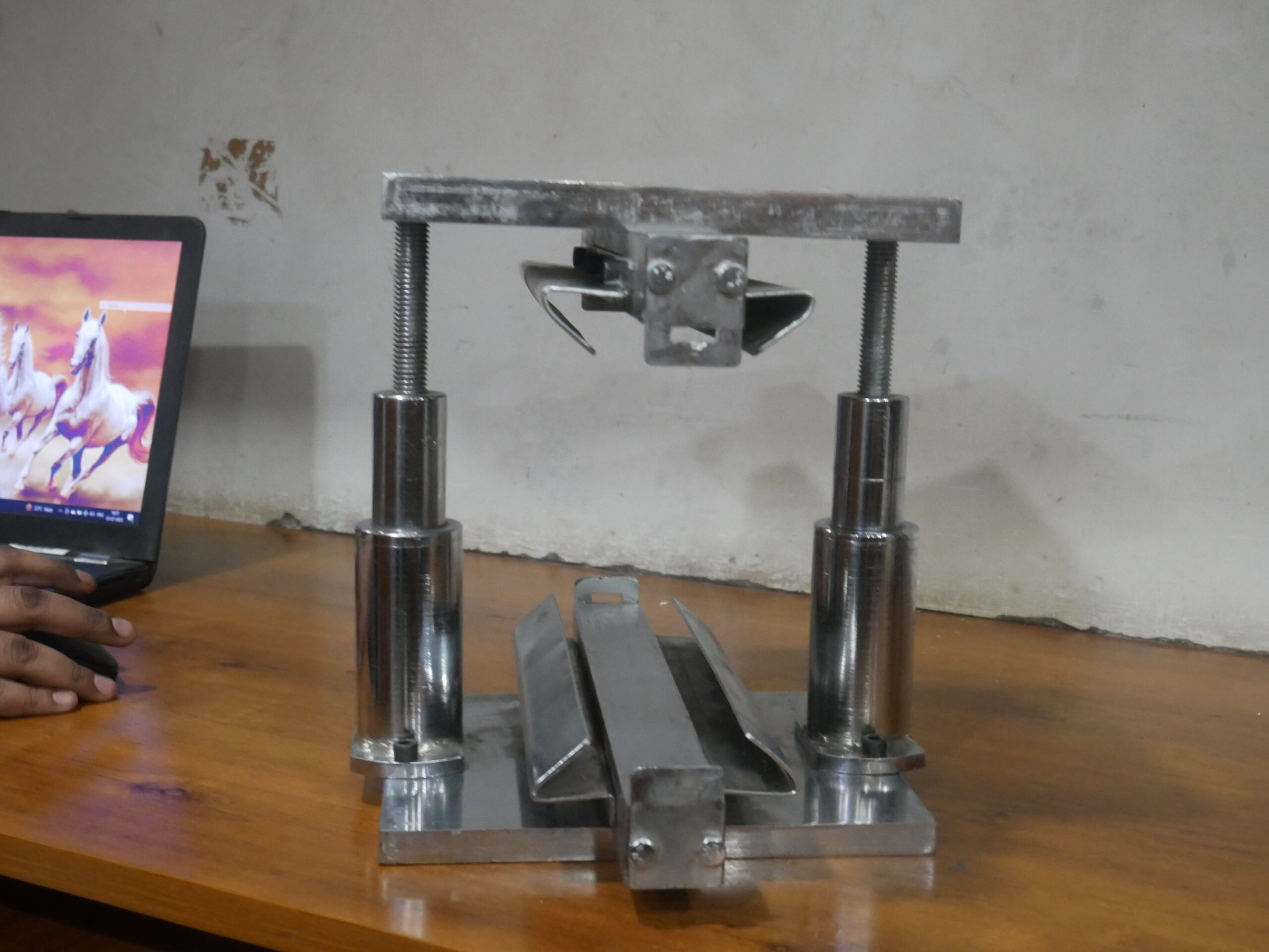 Splitting Tensile Attachment For CTM