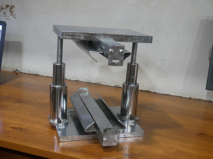 Splitting Tensile Attachment For CTM